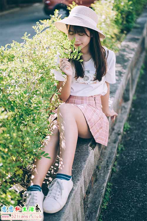 [街拍丝足]426-长腿美模 school girl - 芊聿【164P/570M】