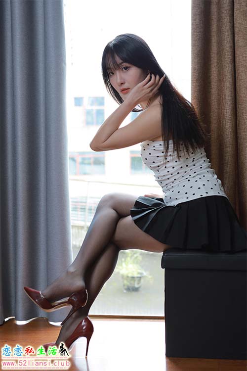[IESS异思趣向] 丝享家 1795：婉萍《波点短裙》[87P-80MB]