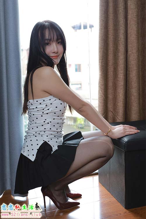 [IESS异思趣向] 丝享家 1795：婉萍《波点短裙》[87P-80MB]