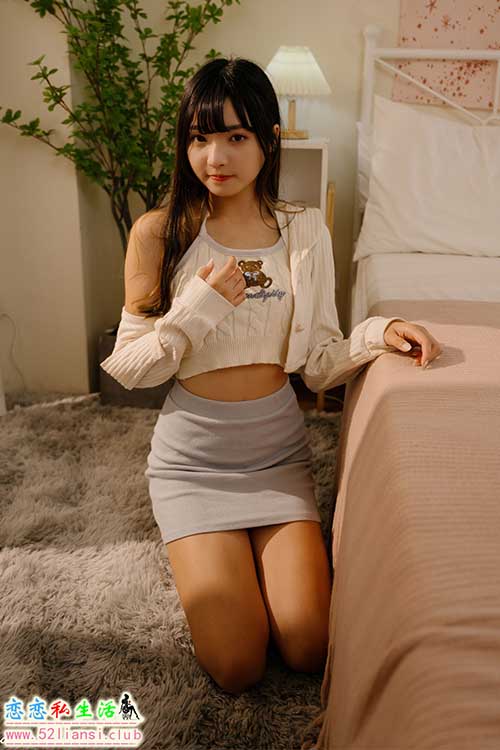 [街拍丝足]425-长腿美模 小颖 - 短裙棚拍【118P/320M】