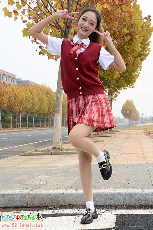 [初夏女神]213期 依依~《久别重逢》我在初夏还是有几期作品的，别以为我消失了(带视频)【130P+1V/5.34G】