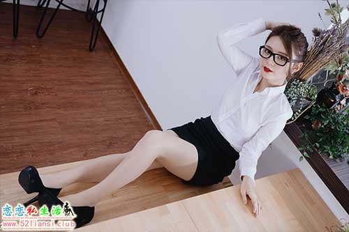 [街拍丝足]404-长腿美模 筱筱 - OL【52P/131M】