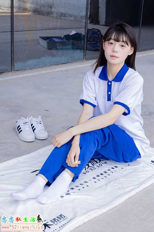 [袜啵啵] 393期 糯米-板鞋、白棉袜、裸足、校服(带视频)【150P+1V/7.01G】
