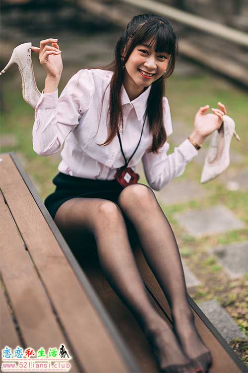 [街拍丝足]434-长腿美模 若颖 - 松菸【77P/238M】