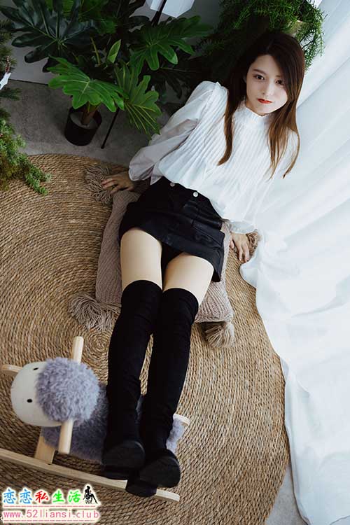 [街拍丝足]403-长腿美模 筱筱 - 棚拍【136P/387M】