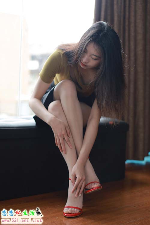 [IESS异思趣向] 丝享家 1707：小九《高叉长裙》[89P／64MB]