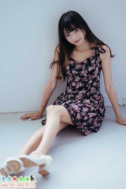 [街拍丝足]450-长腿美模 小颖 - 永春街【86P/207M】