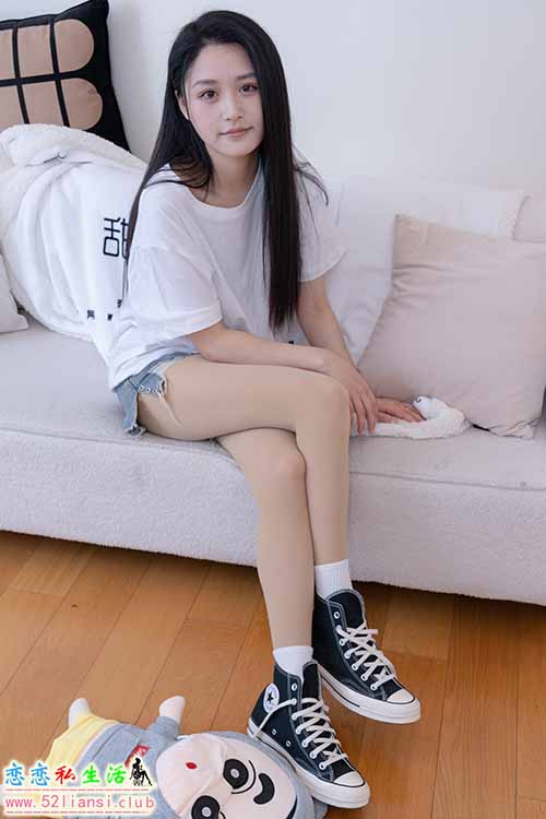 [甜予摄影] NO.072 澜澜-帆布鞋、白棉袜、踩蜡笔小新玩偶剧情(带视频)【125P+2V/10.6G】