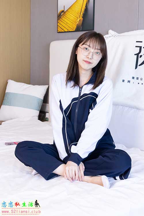 [袜啵啵] 398期 稚予-板鞋、白船袜、裸足(带视频)【150P+1V/6.42G】