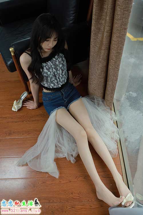 [IESS异思趣向] 丝享家 1727：团团《长腿白纱》[86P／70MB]