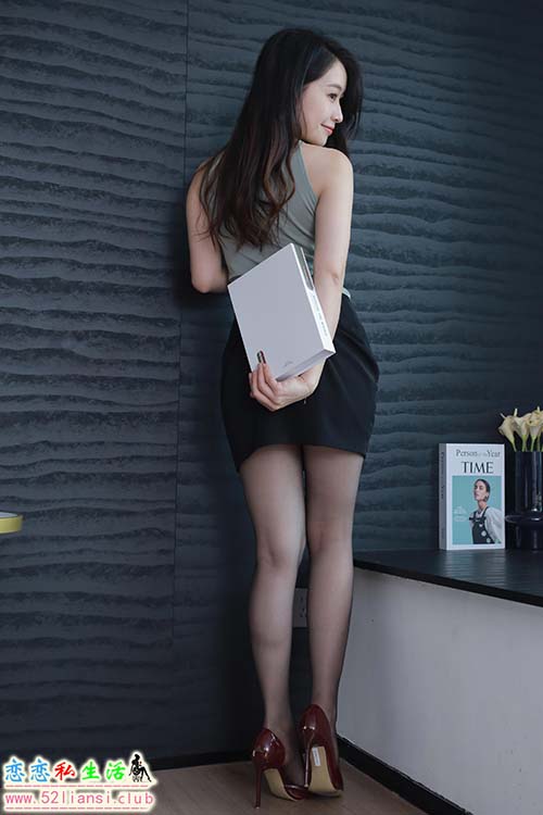 [IESS异思趣向] 丝享家 1720：小婕《黑丝秘书》[86P／70MB]