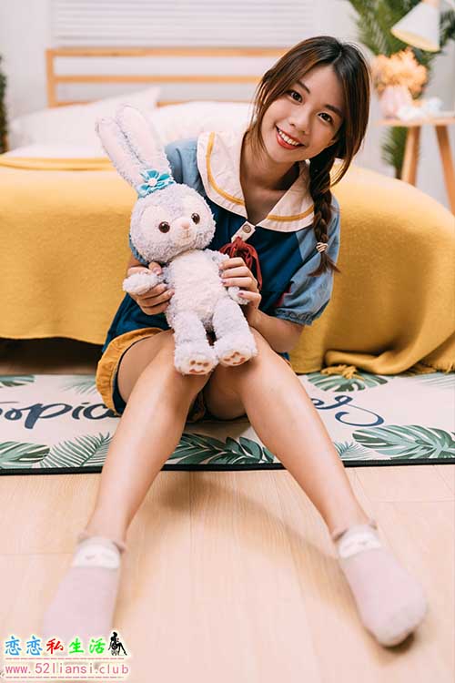 [街拍丝足]387-长腿美模 芊聿 - 可爱睡衣【99P/167M】
