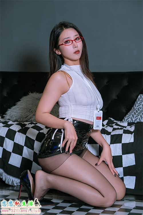 [美图精选]1517-云溪溪-奶桃 麻辣OL【43P/98M】