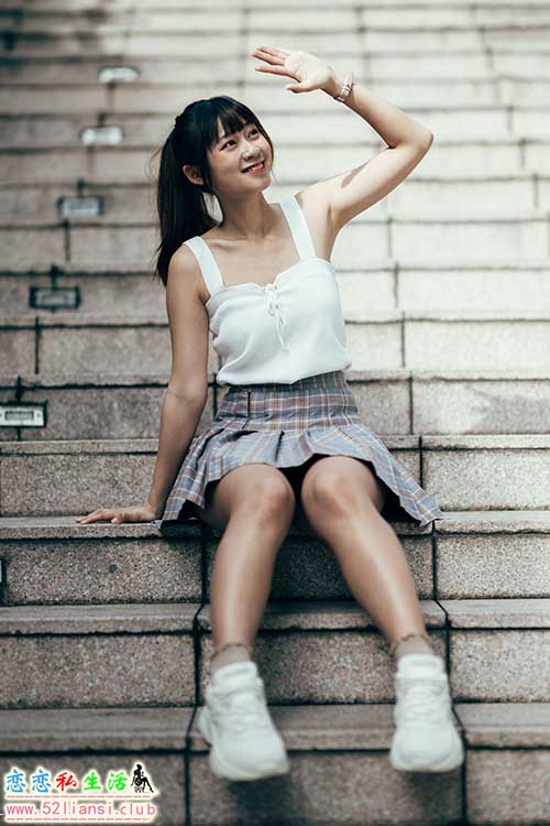 [街拍丝足]434-长腿美模 若颖 - 松菸【77P/238M】