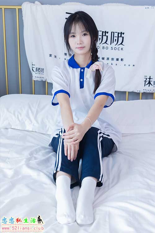 [袜啵啵] 366期 甜甜圈-三双板鞋、白棉袜、短白丝(带视频)【150P+1V/6.13G】