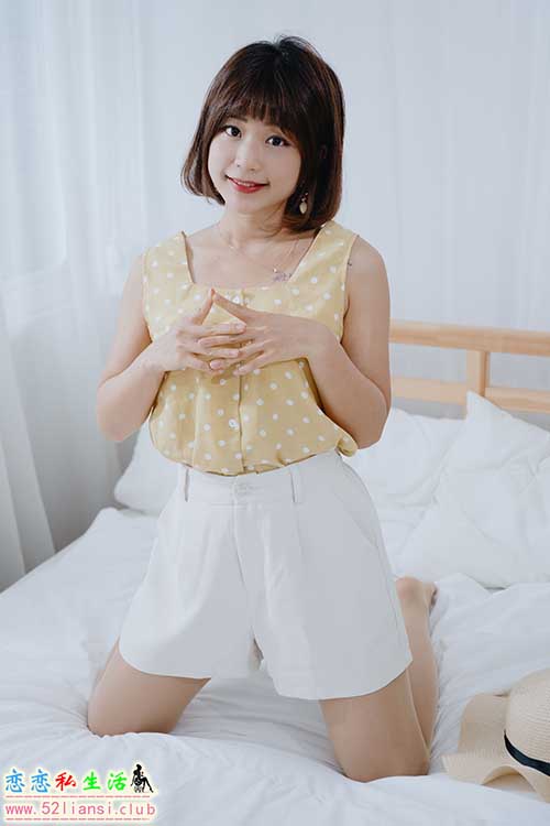 [街拍丝足]451-长腿美模 小栗 - 居家2【60P/111M】