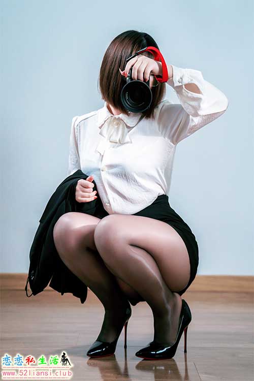 [美图精选]1381-半半子-OL自摄【28P+2V/143M】