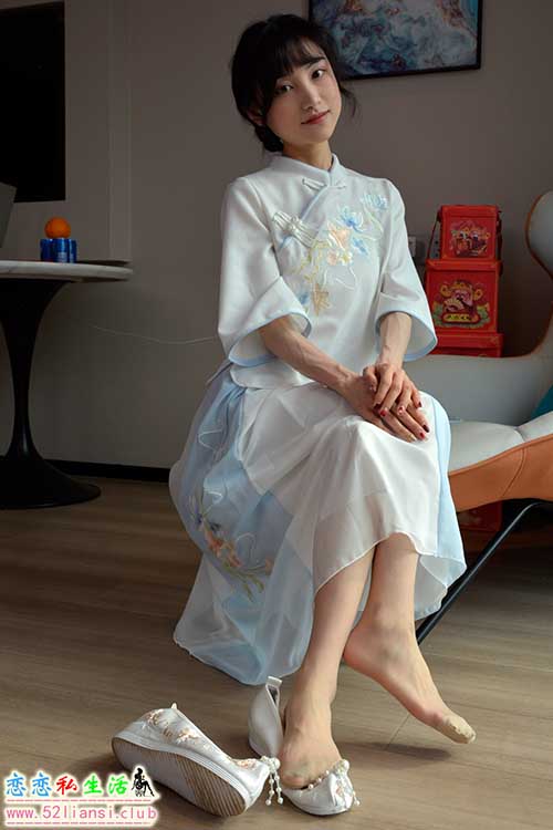 [初夏女神]147期 柒柒~《古往今来》改良款汉服除了古装鞋的话，高跟鞋也很配(带视频)【140P+1V/3.33G】