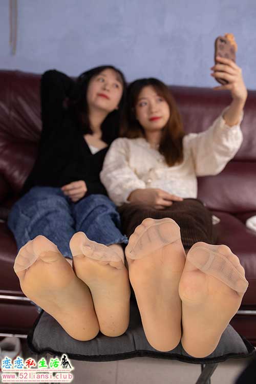 [南国足艺]69-小娴和晓月肉丝脚对脚秀脚丫，两人还聊天自拍【105P/1.46G】