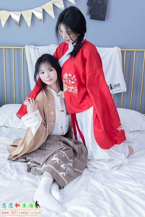 [袜啵啵] 400期 奶油甜甜圈-两双高跟鞋、白棉袜、肉丝(带视频)【158P+1V/6.63G】