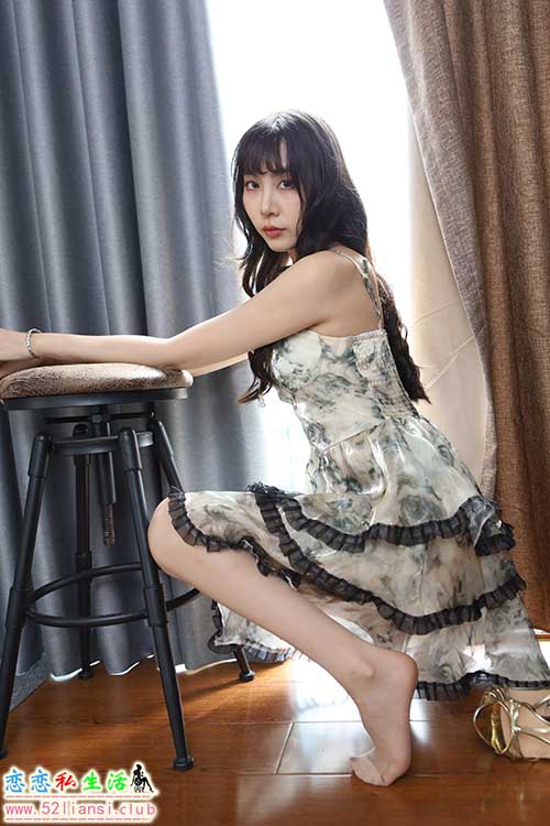 [IESS异思趣向] 丝享家 1755：团团《蓬蓬短裙》[88P／80MB]