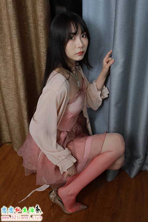 [IESS异思趣向] 丝享家 1811：团团《粉白渐变(上)》[81P-82MB]