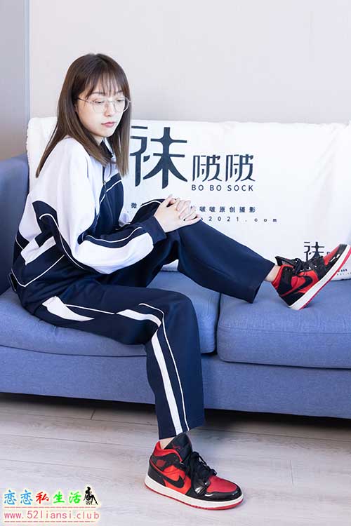 [袜啵啵] 398期 稚予-板鞋、白船袜、裸足(带视频)【150P+1V/6.42G】