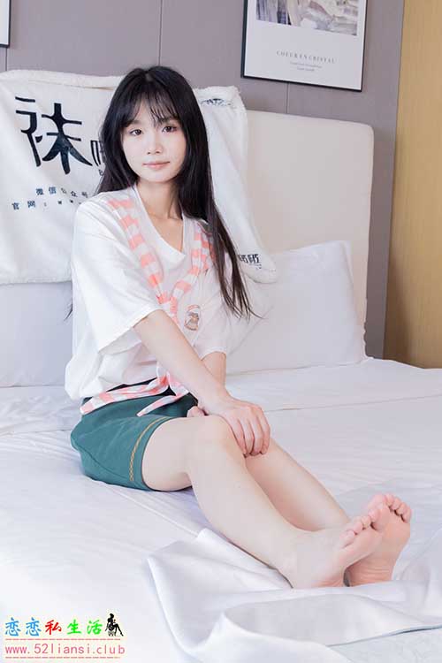 [袜啵啵] 394期 甜甜圈-运动鞋、白船袜、裸足、裸足(带视频)【140P+1V/6.78G】