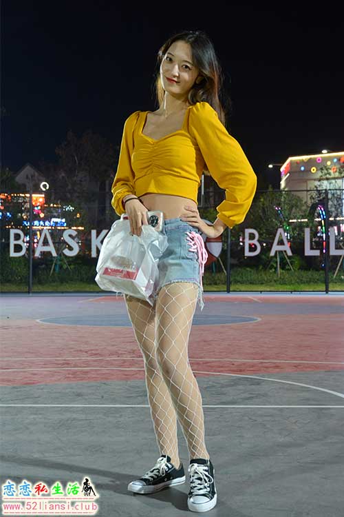 [初夏女神]146期 依依~《邻家女孩》夜游篇，年前逛一逛我们学校门口的夜市(带视频)【120P+1V/3.21G】