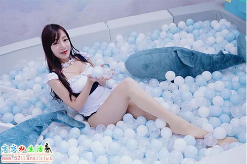 [街拍丝足]381-长腿美模 轩颖 - 球池【98P/196M】