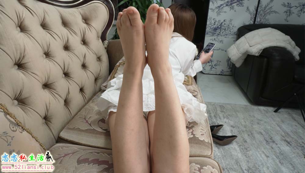 [视频] A&F 235-亚洲女孩奈柰-展示了她性感的34Eu小脚-第1部【29min/3.12G】