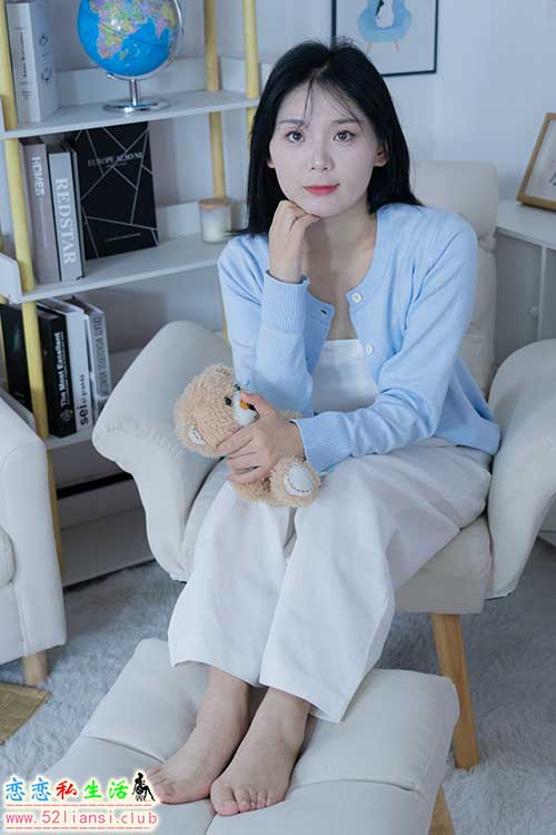 [甜予摄影] NO.060 梨子-板鞋、脏白棉袜、裸足 (带视频)【114P+2V/9.36G】