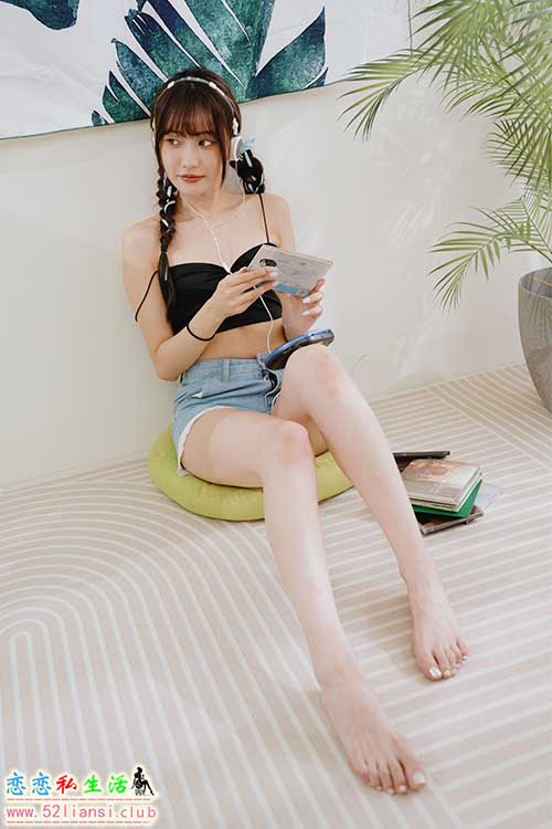[街拍丝足]421-长腿美模 惠宁 - 热裤棚拍【105P/276M】