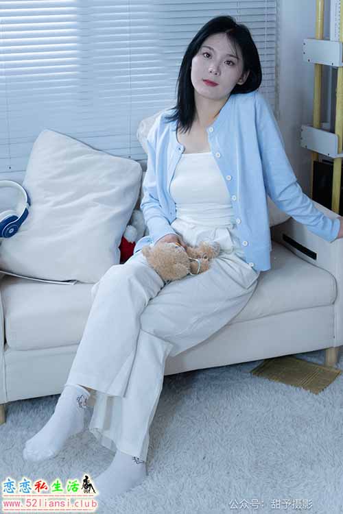 [甜予摄影] NO.060 梨子-板鞋、脏白棉袜、裸足 (带视频)【114P+2V/9.36G】