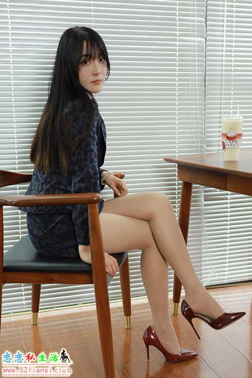 [IESS异思趣向] 丝享家 1807：婉萍《阳光OL》[87P-89MB]