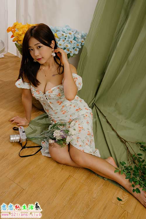 [街拍丝足]449-长腿美模 小栗 - 连衣裙裸足【170P/494M】