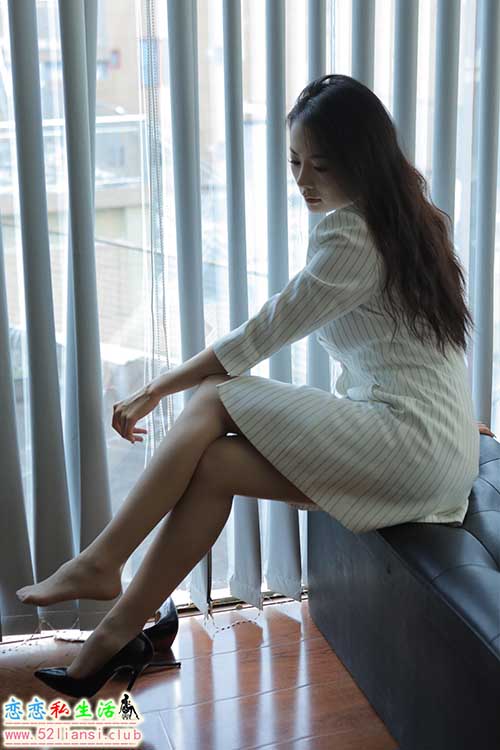 [IESS异思趣向] 丝享家 1664：小金《知性女士》[85P／73MB]