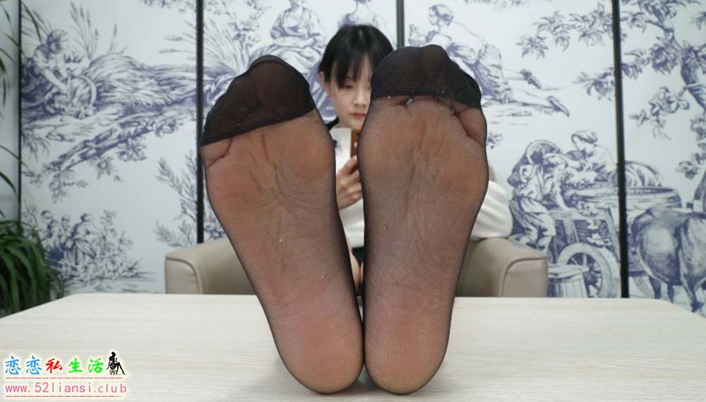 [视频] A&F 233-可爱妹子展示她性感的36EU小脚【36min/3.63G】