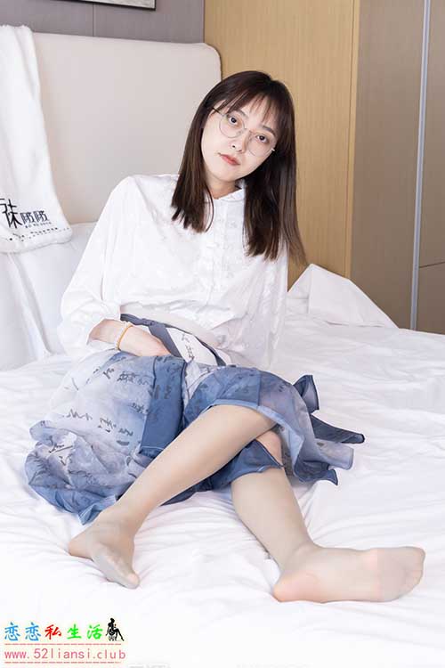 [袜啵啵] 428期 稚予-皮鞋、灰丝-脚尖加固款(带视频)【150P+1V/6.06G】