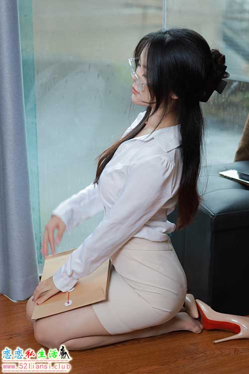 [IESS异思趣向] 丝享家 1803：兔兔《白衣职业(下)》[21P-16MB]