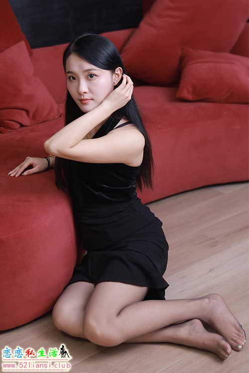 [IESS异思趣向] 丝享家 1724：婉萍《黑色包裙》[86P／63MB]