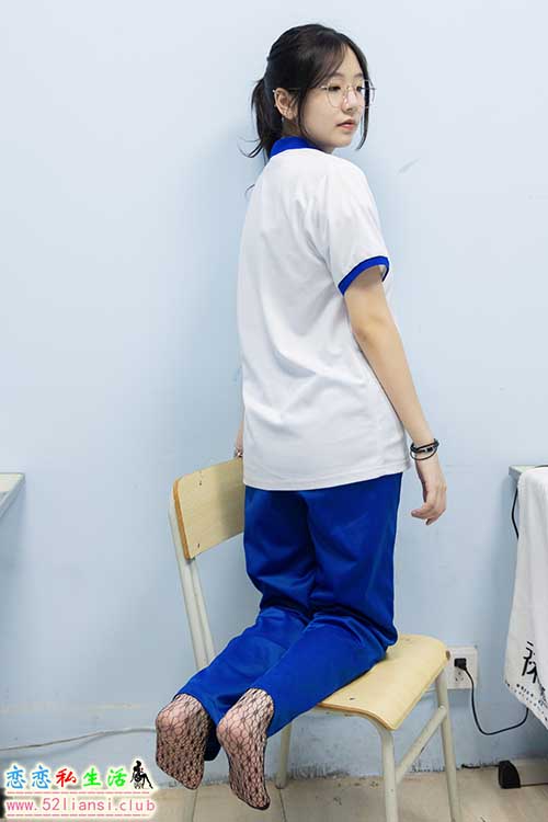 [袜啵啵] 375期 小甜豆-高跟鞋、黑色蕾丝网袜、校服裤里丝(带视频)【160P+1V/7.68G】