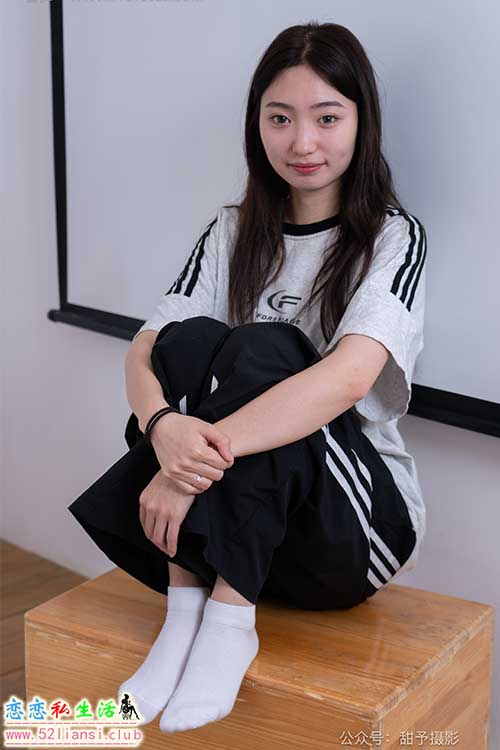 [甜予摄影] NO.045 雪梨-帆布鞋、白棉袜、裸足(带视频)【130P+2V/10.2G】