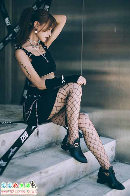 [街拍丝足]443-长腿美模 思敏 - 个性风网袜【118P/312M】
