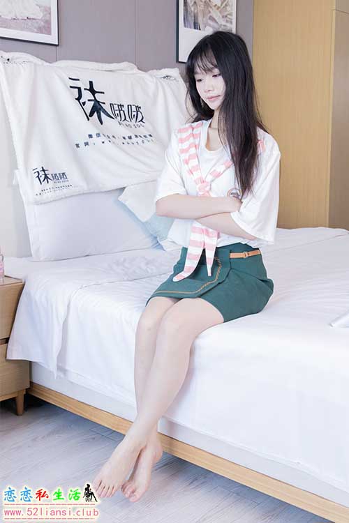 [袜啵啵] 394期 甜甜圈-运动鞋、白船袜、裸足、裸足(带视频)【140P+1V/6.78G】