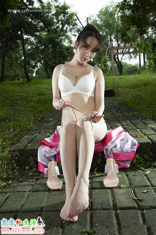 [Ligui丽柜] 2023.08.14《丝足踏青》汐汐【68P/64M】
