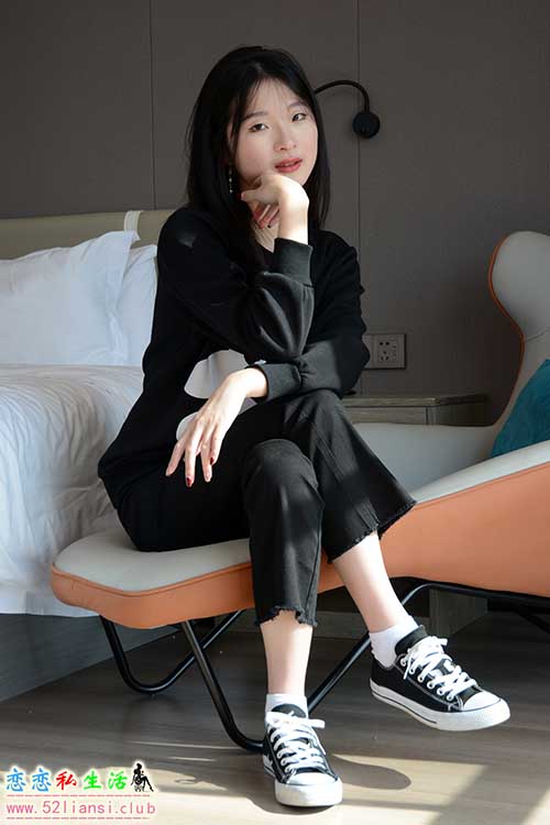 [初夏女神]145期 安妮~【光辉岁月】小熊卫衣、微喇裤、帆布鞋、黑色系列全套(带视频)【140P+1V/3.06G】