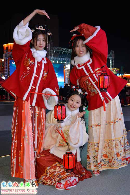 [初夏女神]152期 《新年快乐》2023已经过去了，2024大家都事事顺心！大家新年快乐(带视频)【110P+1V/3.06G】