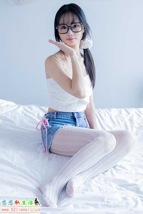 [袜啵啵] 372期 甜甜圈-板鞋、白色蕾丝袜、可拆卸牛仔裤、裤里丝(带视频)【140P+1V/6.32G】