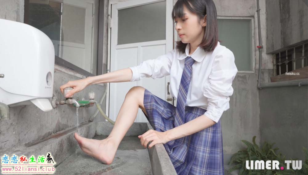 [Limerence] 100 子子 JK小腿袜到裸足的偷窥视角(带视频)【1V/1.95G】